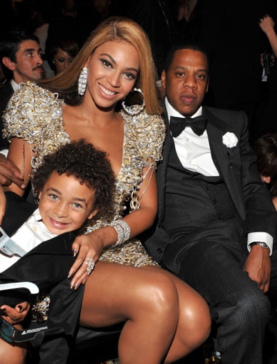 Jay-Z and Beyonce hang out with her nephew Juelz 